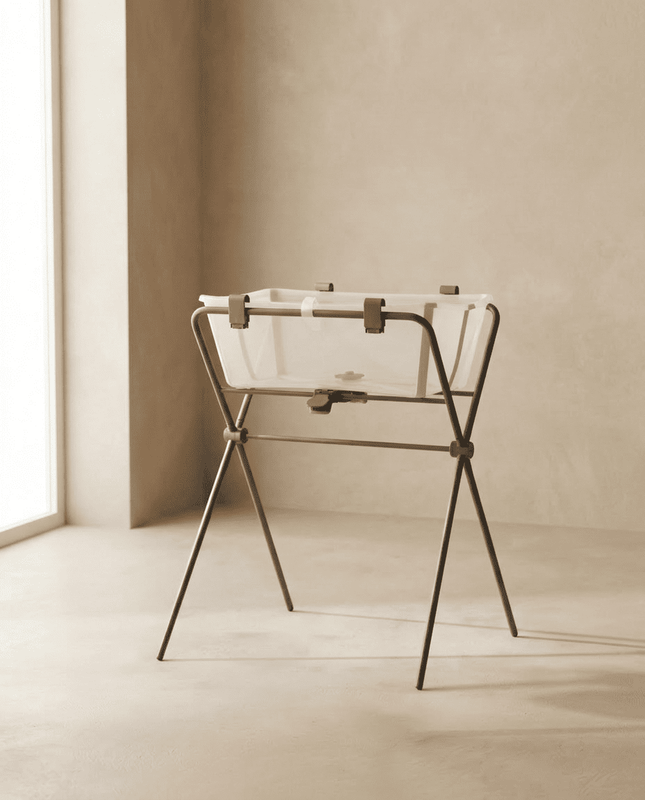 Pack Sérenité Bébé Nomad - Lit bébé, baignoire et chaise haute installés dans un Airbnb à Royan