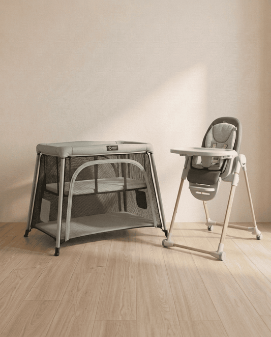 Pack Essentiel Bébé Nomad - Lit bébé et chaise haute installés dans un Airbnb à Carcans